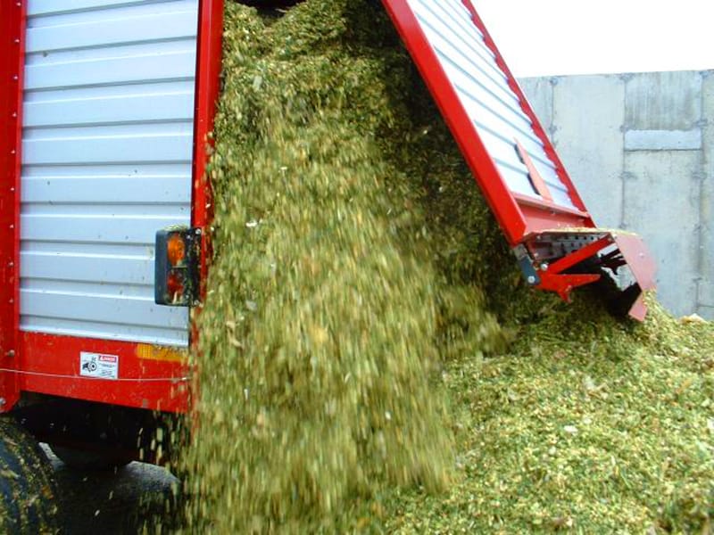 Combo (rear and front) unload model of the B58 Silage Box